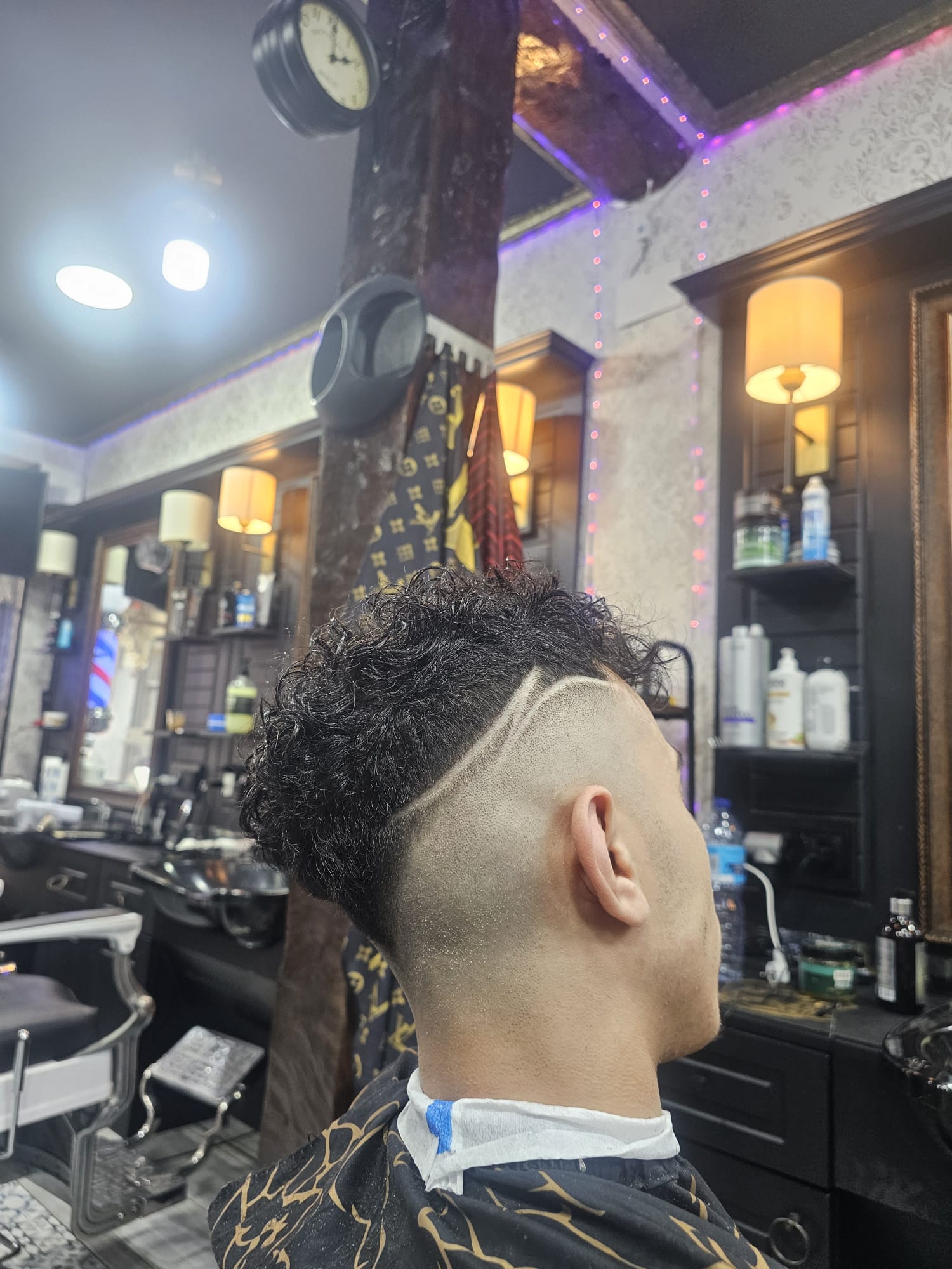 Corte fade alto